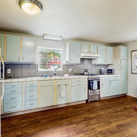 Headland Cove Retreat Villa Mendocino Room photo