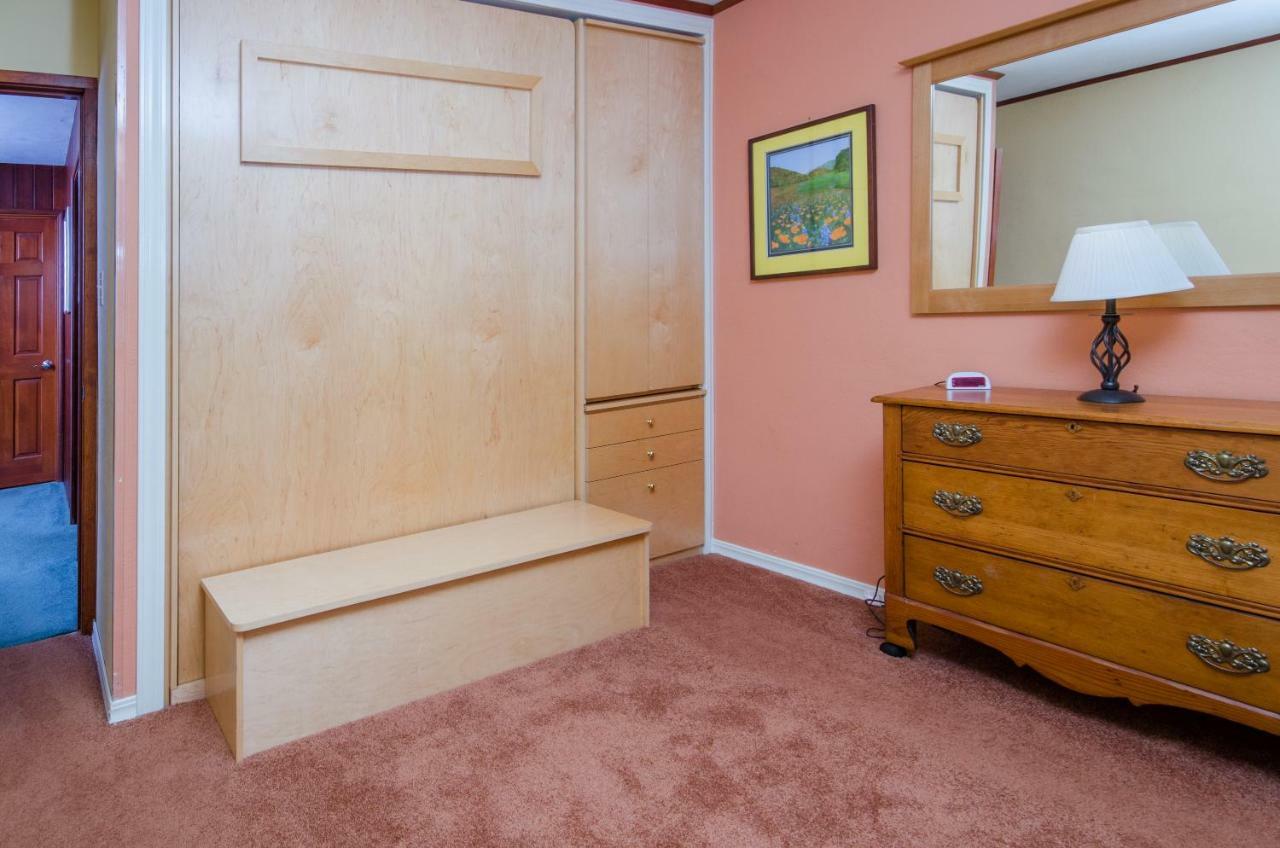 Headland Cove Retreat Villa Mendocino Room photo